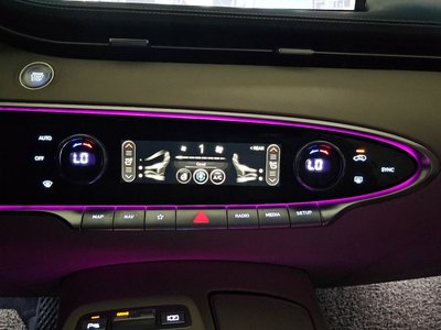 2024 Genesis GV70 thumbnail 11