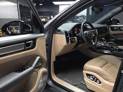 صورة 10 لـ 2021 Porsche CAYENNE
