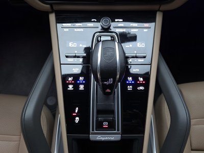 صورة 9 لـ 2021 Porsche CAYENNE