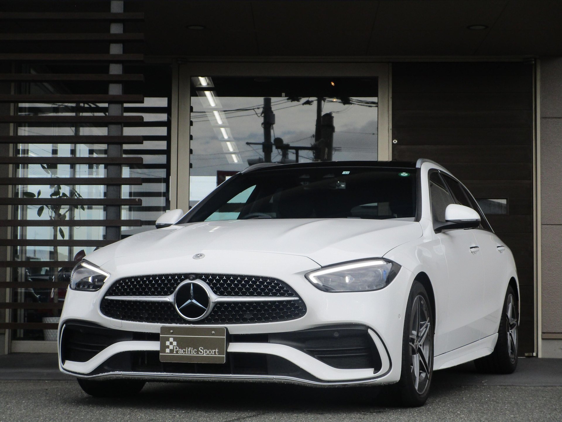 MERCEDES-BENZ C-CLASS WAGON - View 1