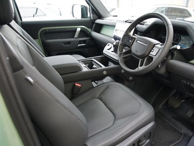 LAND ROVER DEFENDER - 10