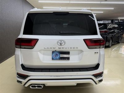 TOYOTA LAND CRUISER 300 - 7