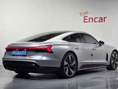 صورة 2 لـ 2021 AUDI E-TRON GT