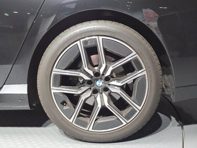 BMW 7 SERIES - 8