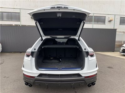 LAMBORGHINI URUS - 10