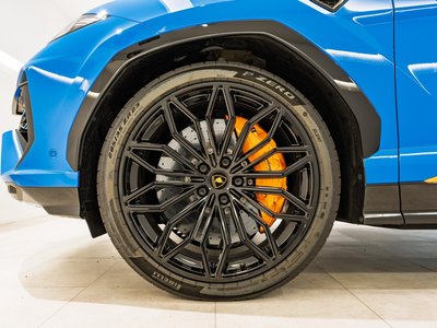 LAMBORGHINI URUS - 10