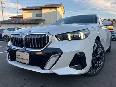 BMW 5 SERIES - 1