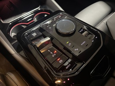 2025 BMW 5 SERIES — фото 9