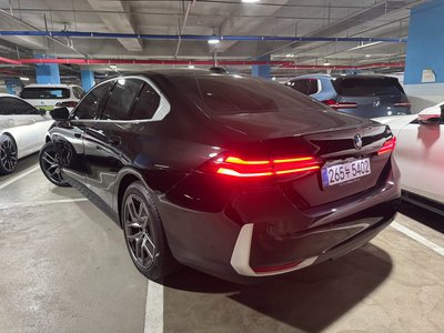 2025 BMW 5 SERIES — фото 4