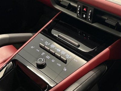 2024 Porsche CAYENNE thumbnail 22