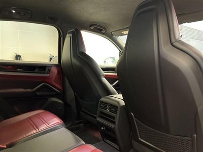 2024 Porsche CAYENNE thumbnail 30
