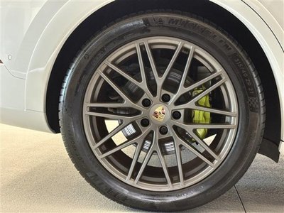 2024 Porsche CAYENNE thumbnail 13
