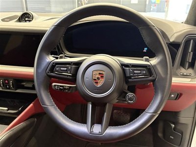 2024 Porsche CAYENNE thumbnail 18