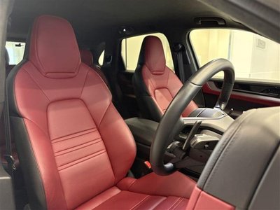 2024 Porsche CAYENNE thumbnail 17