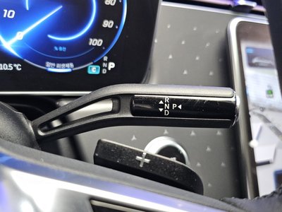 MERCEDES-BENZ EQE - 9