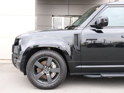 LAND ROVER DEFENDER - 9