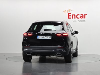 MERCEDES-BENZ GLA - 4