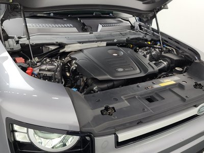 LAND ROVER DEFENDER - 7