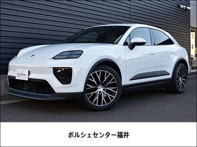 PORSCHE MACAN - 1