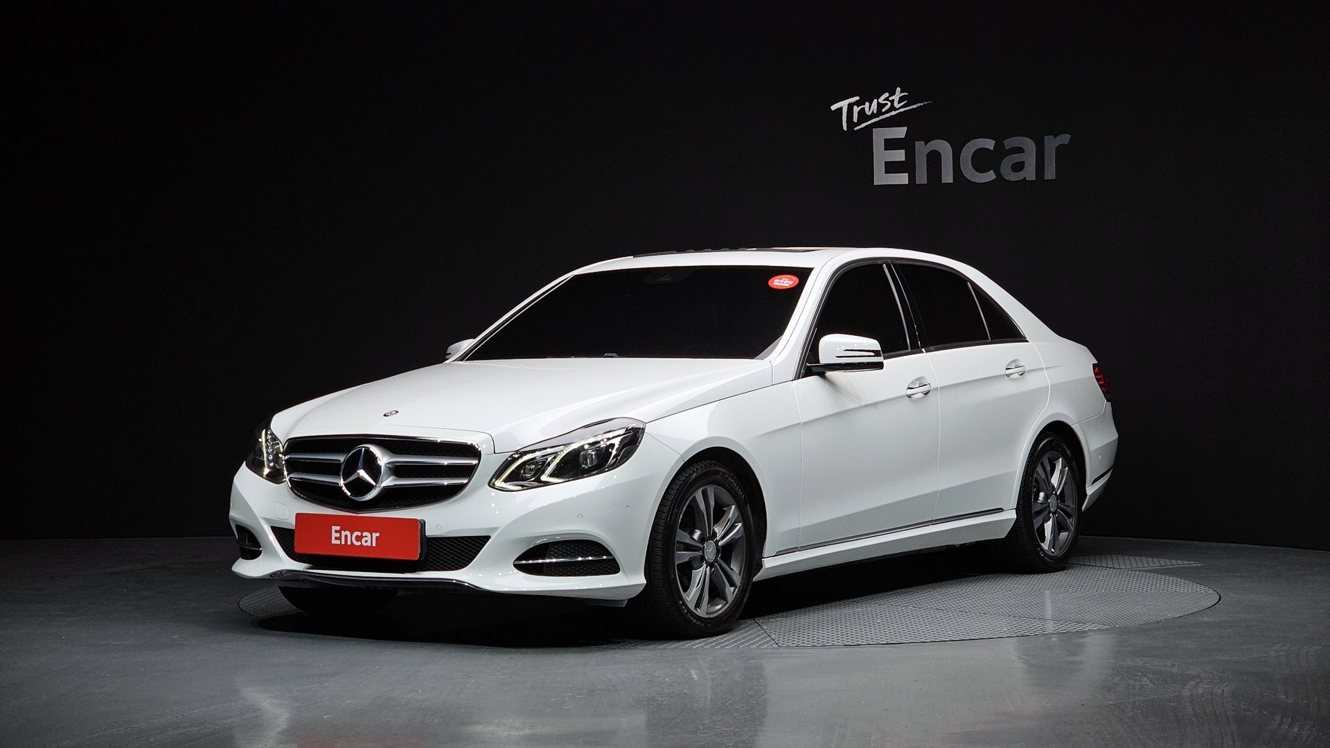 MERCEDES-BENZ E-CLASS - View 1