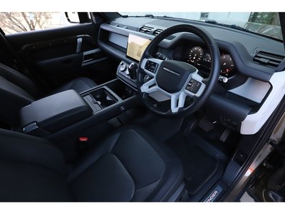 LAND ROVER DEFENDER - 10