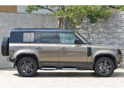 LAND ROVER DEFENDER - 6