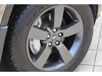 LAND ROVER DEFENDER - 9