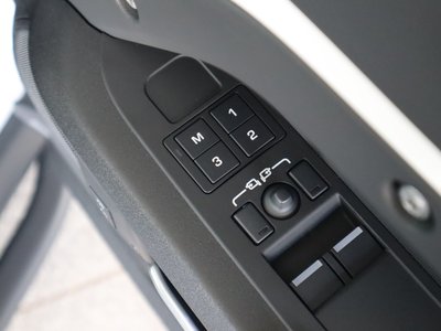 2025 LAND Rover DEFENDER thumbnail 54