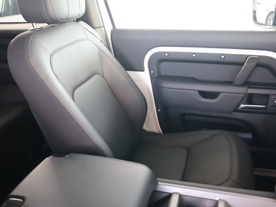2025 LAND Rover DEFENDER thumbnail 38