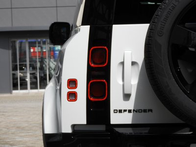 2025 LAND Rover DEFENDER thumbnail 19