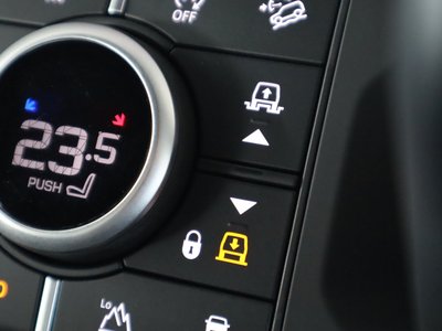 2025 LAND Rover DEFENDER thumbnail 63