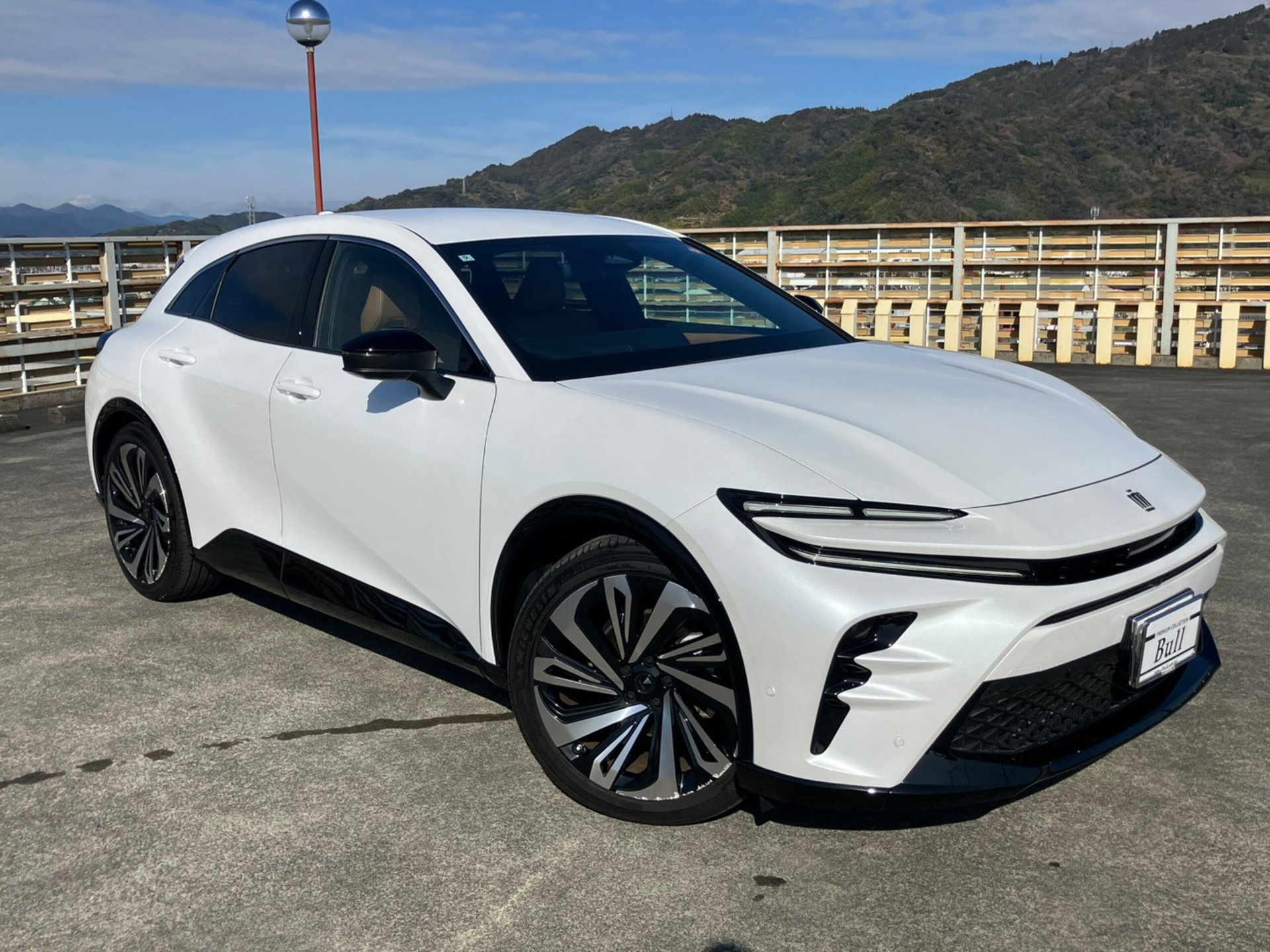 TOYOTA CROWN SPORT - View 1