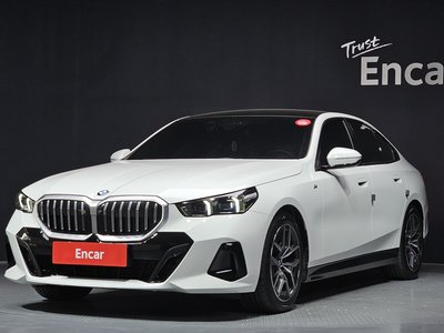 BMW 5 SERIES - 1