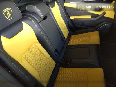 LAMBORGHINI URUS - 6