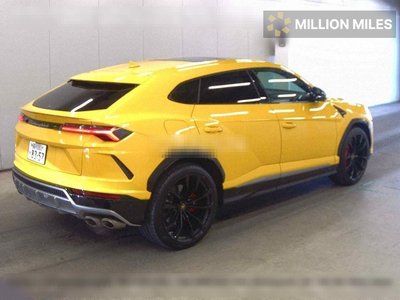 LAMBORGHINI URUS - 5