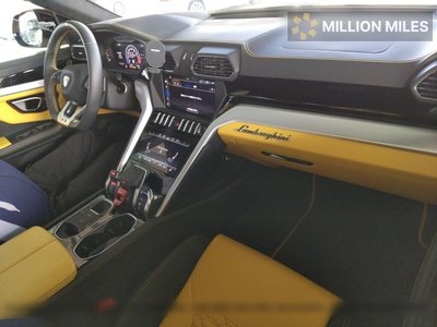 LAMBORGHINI URUS - 3