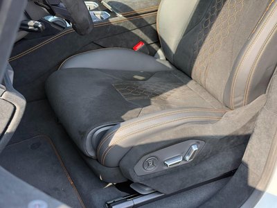 LAMBORGHINI URUS - 5