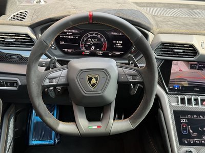 LAMBORGHINI URUS - 8