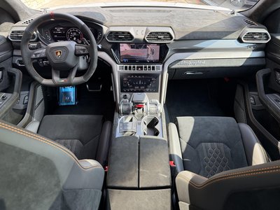 LAMBORGHINI URUS - 2