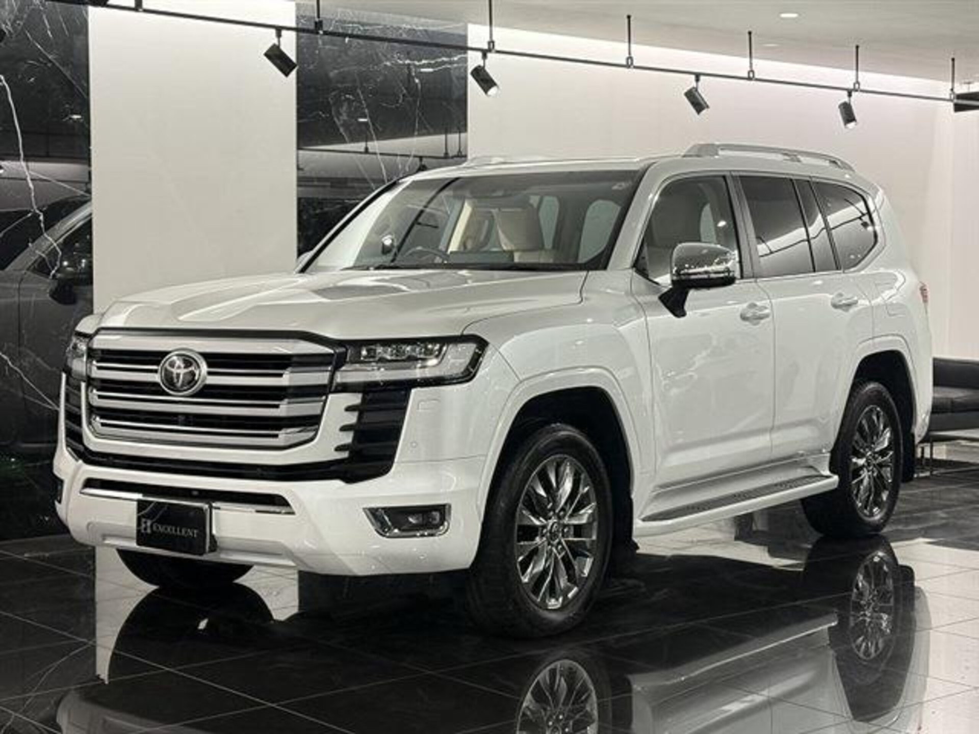 TOYOTA LAND CRUISER 300 - View 1