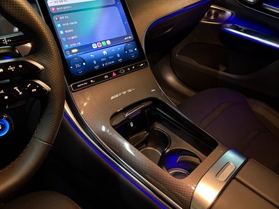 2025 Mercedes-BENZ GLC photo 8