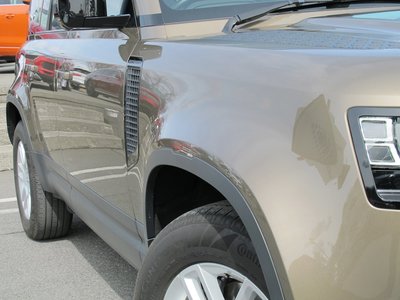 LAND ROVER DEFENDER - 10