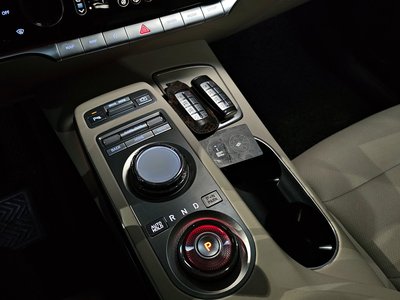 صورة 9 لـ 2021 Genesis GV70