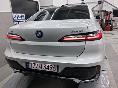 BMW 7 SERIES - 2