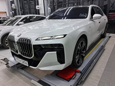 BMW 7 SERIES - 1