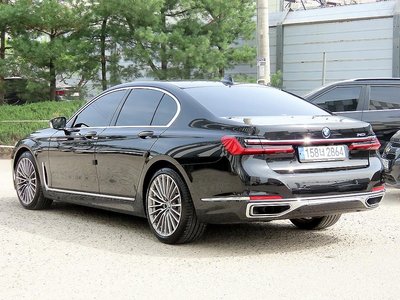 BMW 7 SERIES - 2