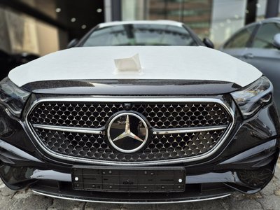 MERCEDES-BENZ E-CLASS - 1