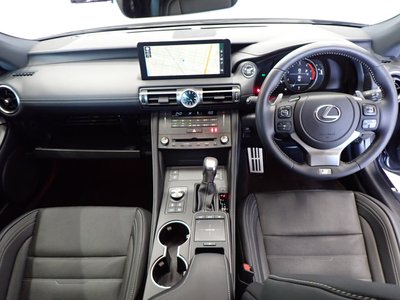 2023 Lexus RC — миниатюра 18