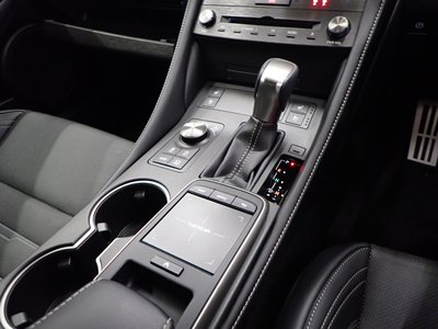2023 Lexus RC — миниатюра 28