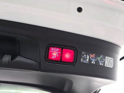 2025 Mercedes-BENZ GLE — миниатюра 18